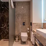 Serenity Queen Hotel